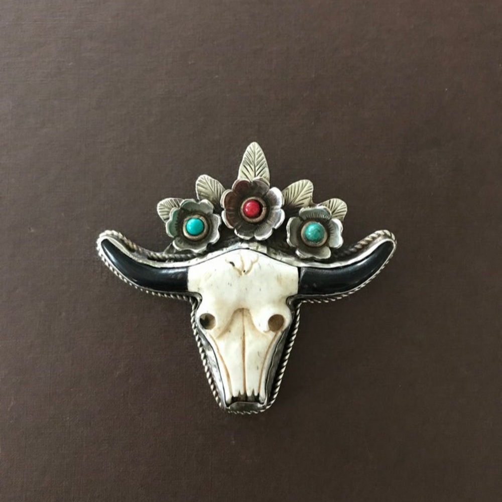 Southwestern Carved Bull Horn Necklace